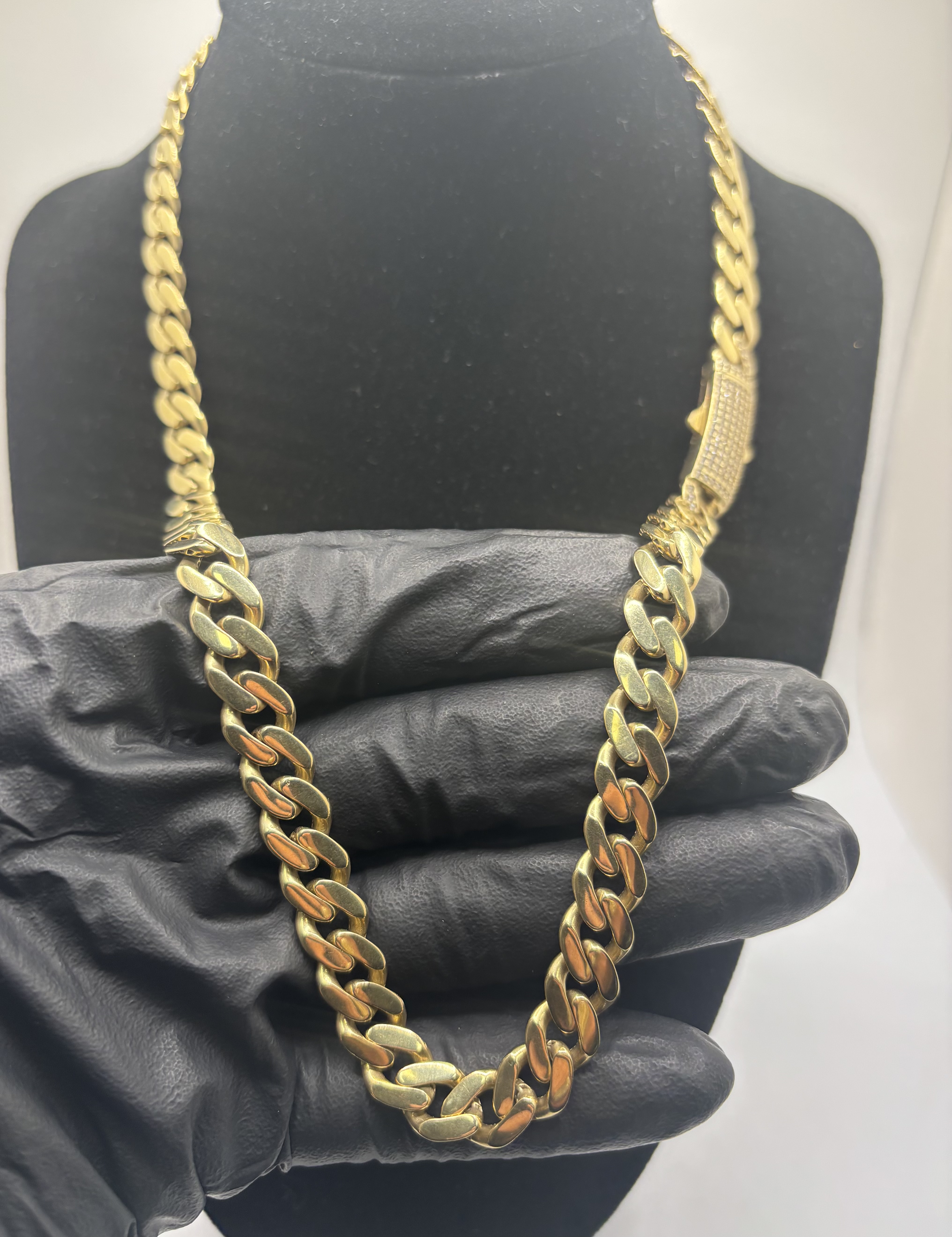 14KT Semi Hollow Link Chain - 20 Inch - 31.3 Grams - 9MM