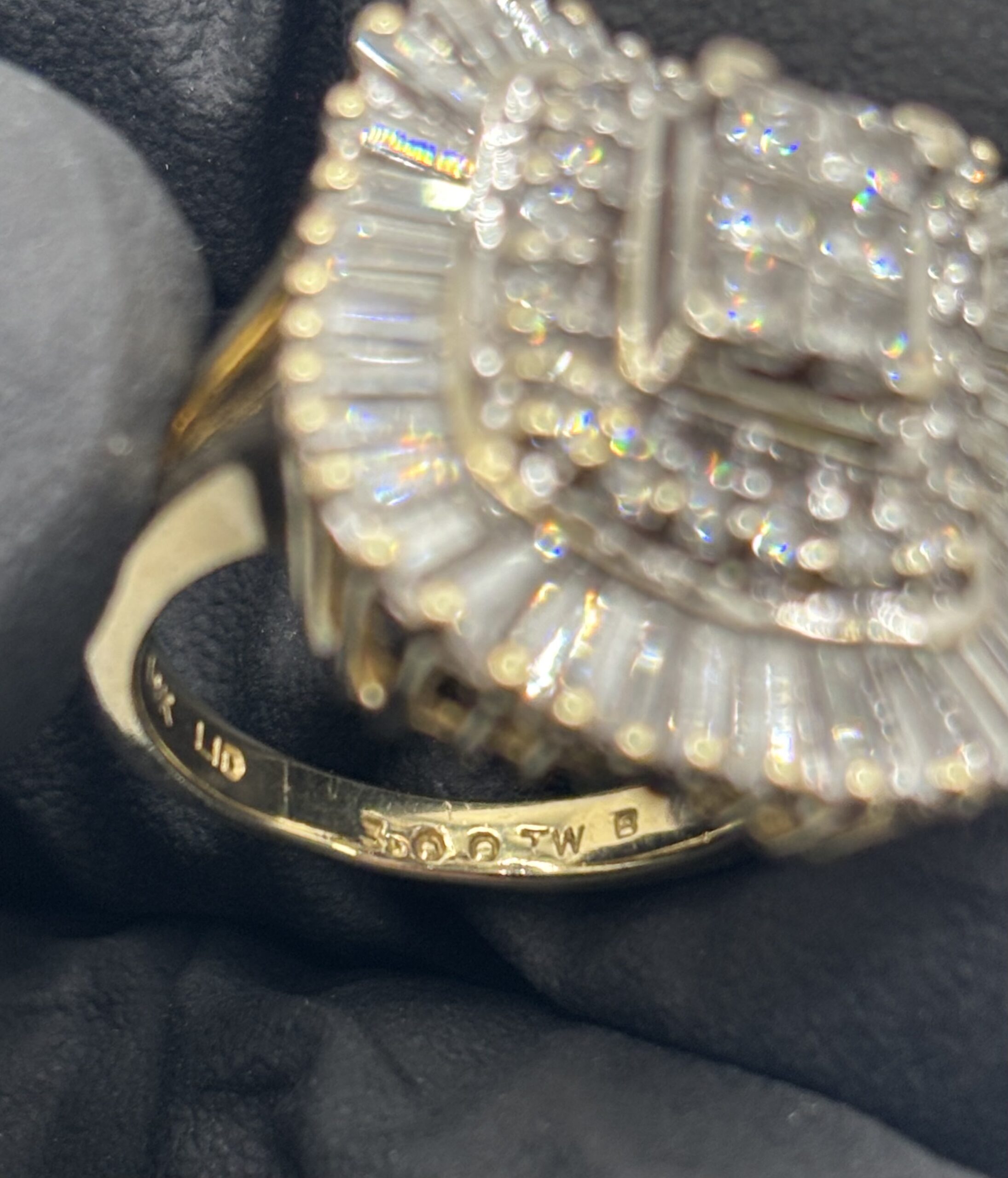 14KT Yellow Gold - 3 CT Diamond Cluster Ring - Size 7.5 - 11.7 Grams - Image 5