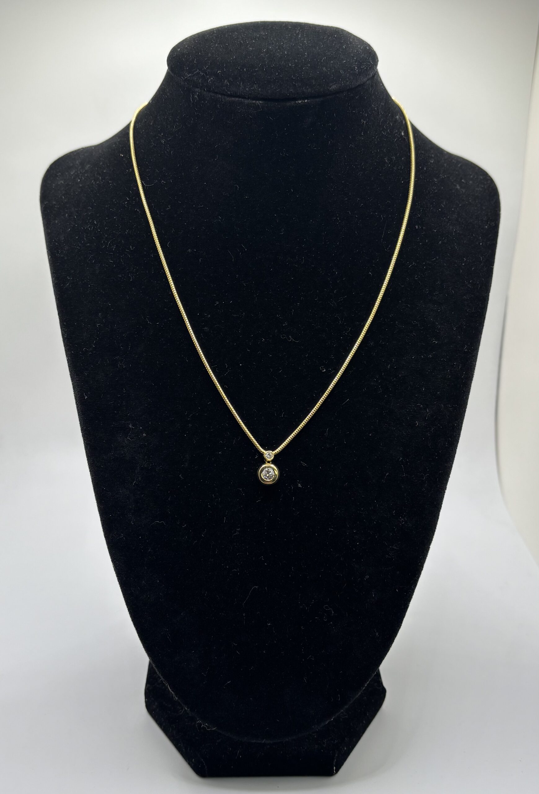 18KT Yellow Gold Diamond Pendant Necklace - 5.7 Grams - 16 Inch Chain - Approx .40CT Natural Diamond - Image 2